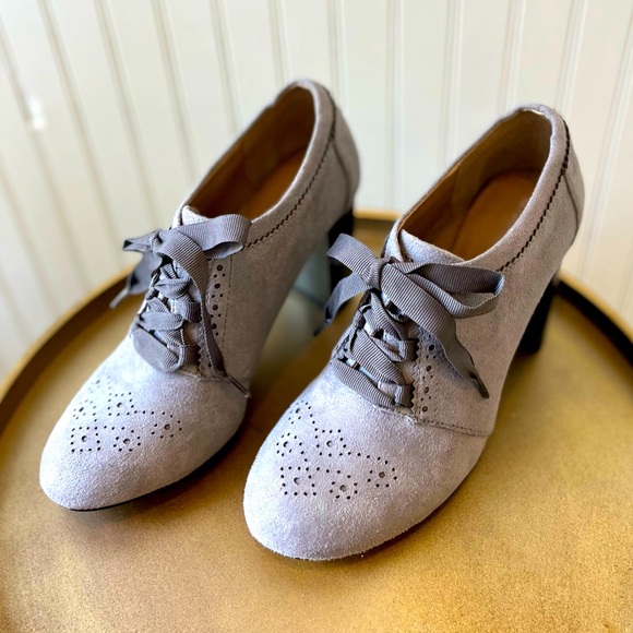 ADRIENNE VITTADINI GOSE LACE UP OXFORD HIGH HEELS | GRAY SUEDE | SIZE: 7.5 | EUC - Picture 1 of 10